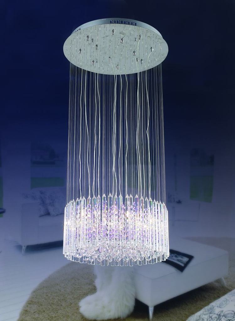 复式楼梯灯与水晶吊灯 现代家居与酒店大堂的照明艺术