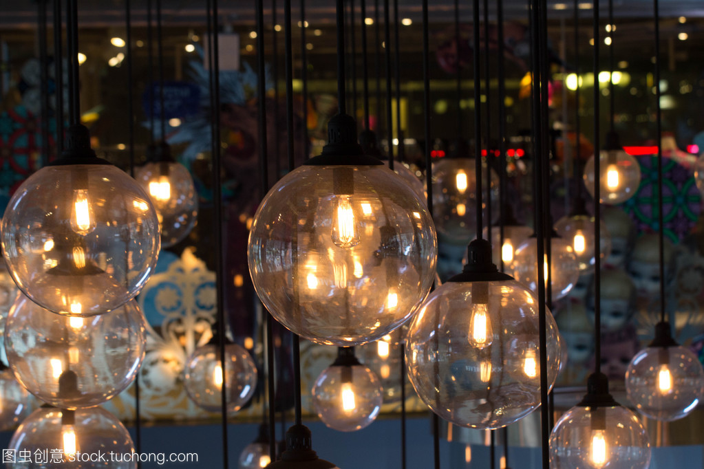 黄金灯饰 奢华与艺术的完美融合