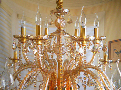 欧式华丽典范 琥珀色18头水晶大吊灯，点亮酒店与豪宅的璀璨风采